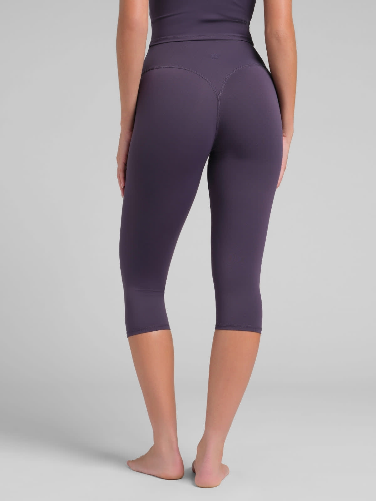 ComfrtCore 2.0 High-Waist Capri 18" - Short Knee Length Capri