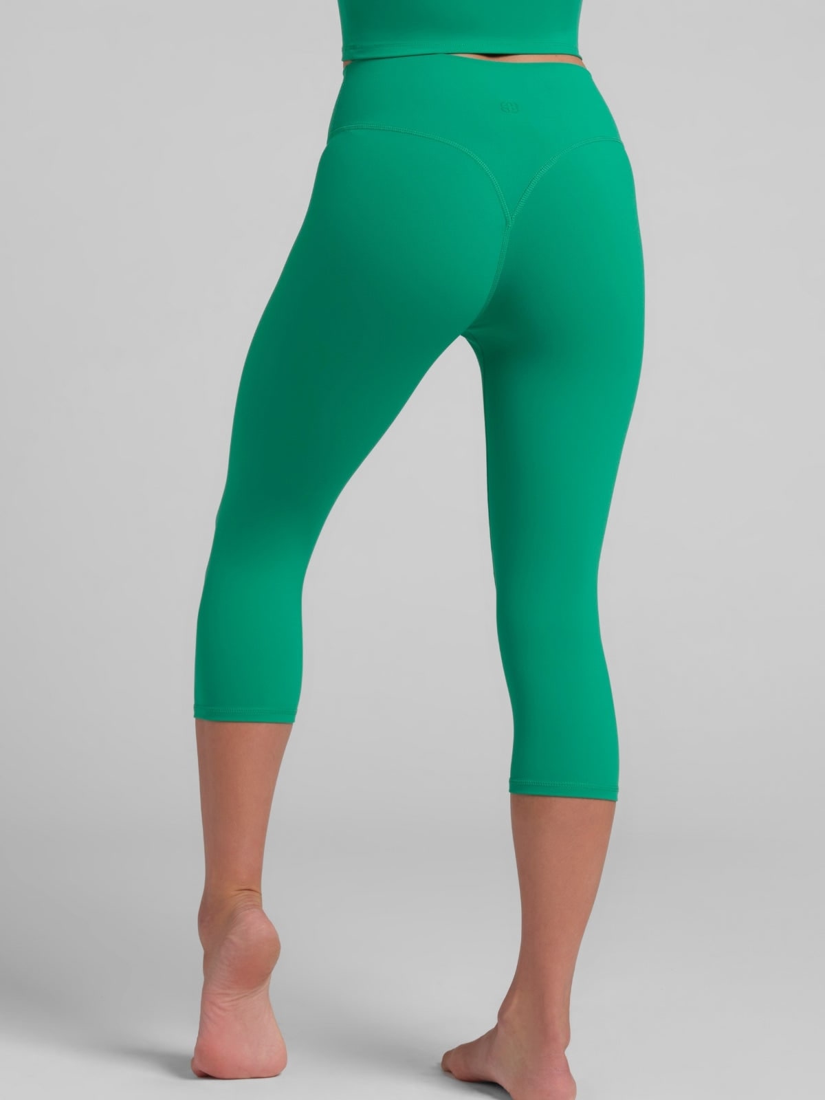 ComfrtCore 2.0 High-Waist Capri 18" - Short Knee Length Capri