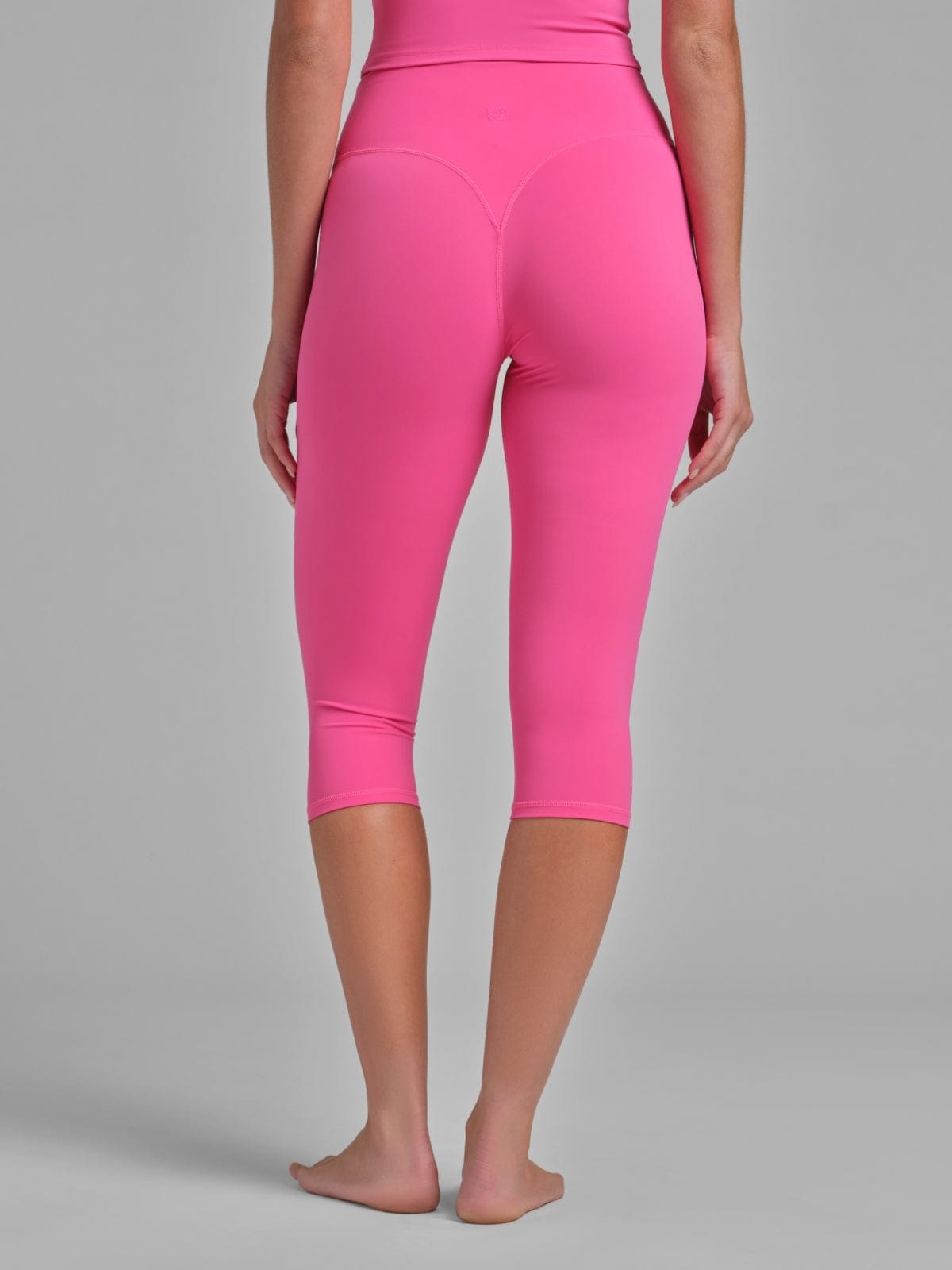 ComfrtCore 2.0 High-Waist Capri 18" - Short Knee Length Capri