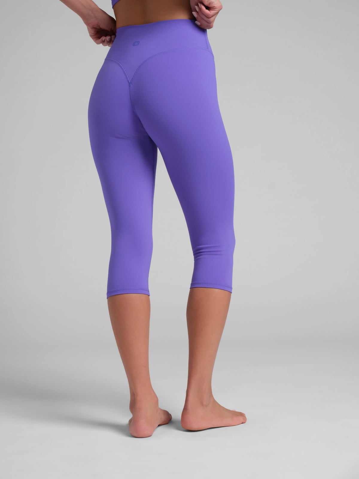ComfrtCore 2.0 High-Waist Capri 18" - Short Knee Length Capri