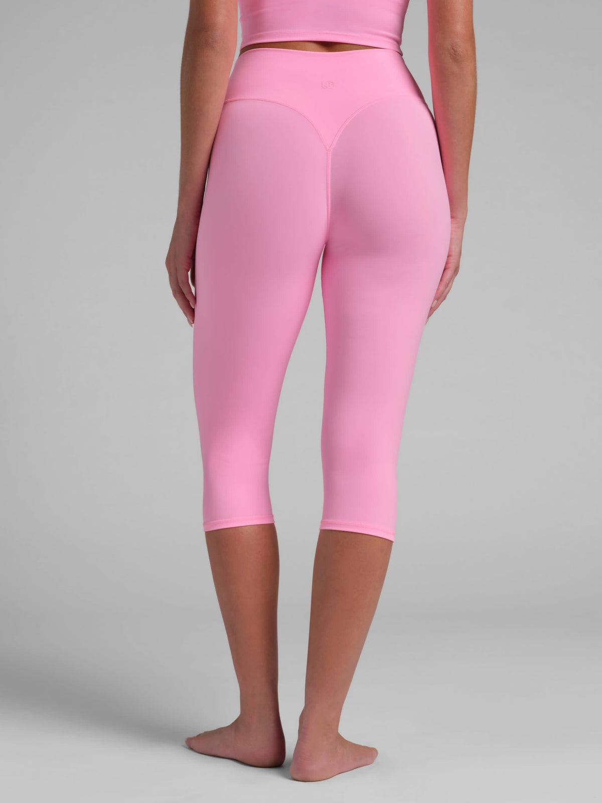 ComfrtCore 2.0 High-Waist Capri 18" - Short Knee Length Capri